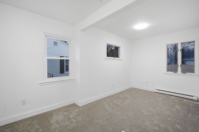 25 Pheland St, Springfield, MA 01109