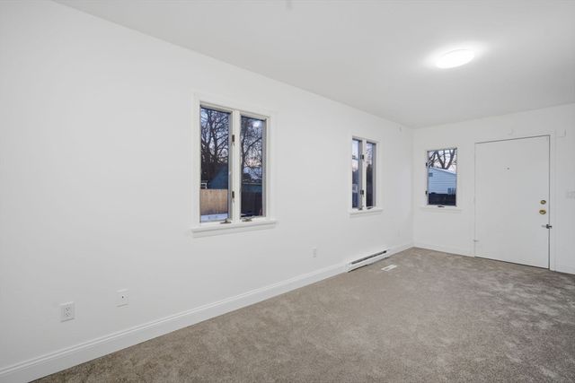 25 Pheland St, Springfield, MA 01109