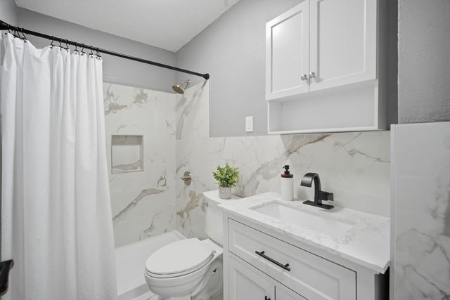 25 Pheland St, Springfield, MA 01109