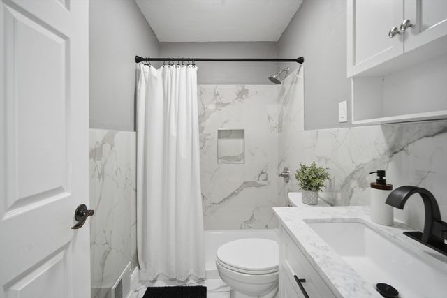 25 Pheland St, Springfield, MA 01109