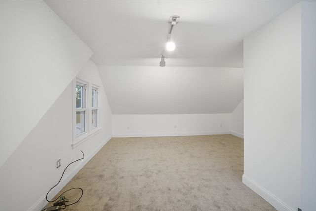 25 Pheland St, Springfield, MA 01109