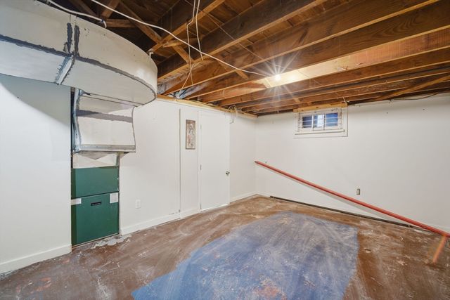 25 Pheland St, Springfield, MA 01109