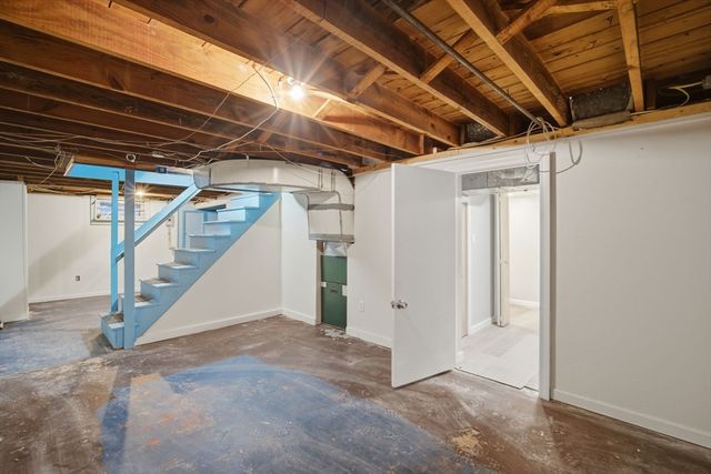 25 Pheland St, Springfield, MA 01109