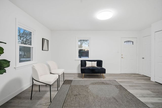 25 Pheland St, Springfield, MA 01109