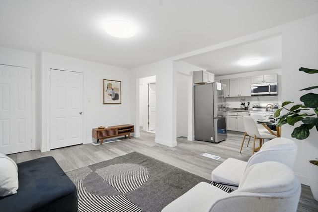 25 Pheland St, Springfield, MA 01109