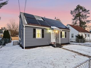 25 Pheland St, Springfield, MA 01109