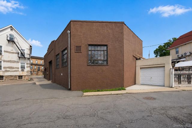 31 New Haven Railroad St, Mount Vernon, NY 10550