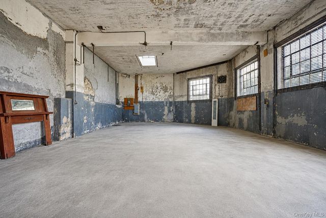 31 New Haven Railroad St, Mount Vernon, NY 10550
