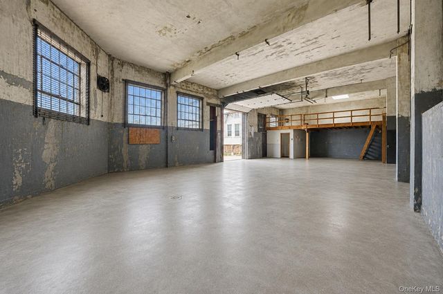 31 New Haven Railroad St, Mount Vernon, NY 10550