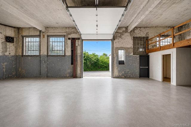 31 New Haven Railroad St, Mount Vernon, NY 10550