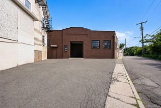 31 New Haven Railroad St, Mount Vernon, NY 10550