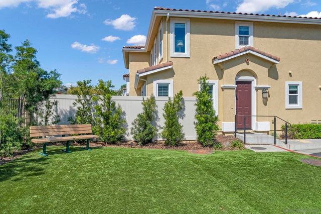 8610 Sage Shadow Dr, Lakeside, CA 92040