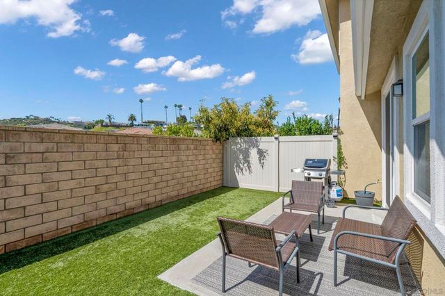 8610 Sage Shadow Dr, Lakeside, CA 92040