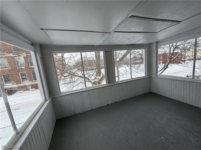 15340 Yorick Avenue 3rd floor, Cleveland, OH 44110