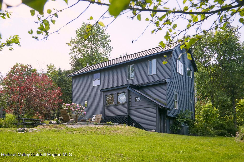 153 Near Road, Red Hook, NY 12571