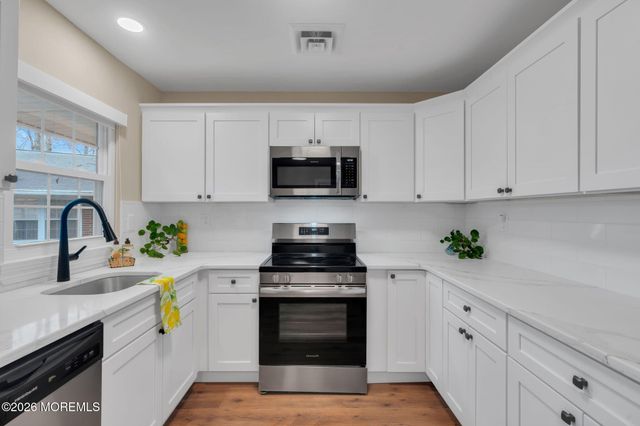 598B Lake Point Drive, Lakewood, NJ 08701