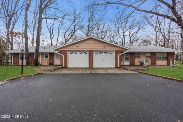 598B Lake Point Drive, Lakewood, NJ 08701