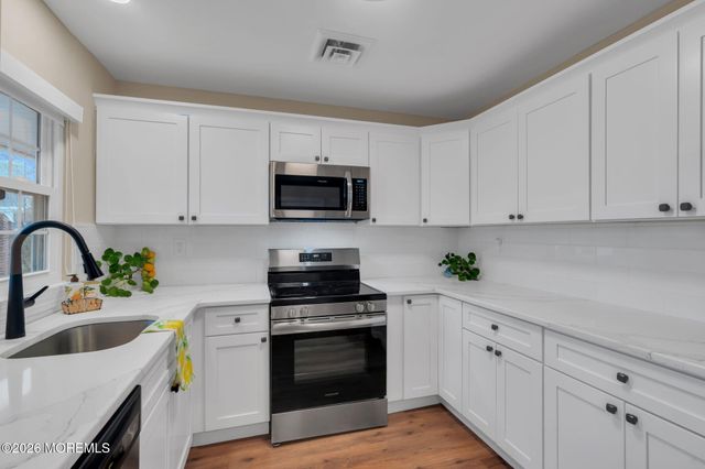 598B Lake Point Drive, Lakewood, NJ 08701