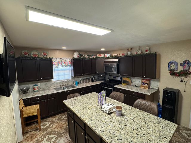 1311 Ave G, Hale Center, TX 79041