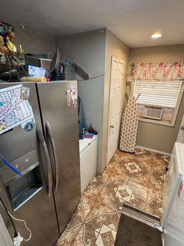 1311 Ave G, Hale Center, TX 79041