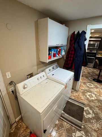 1311 Ave G, Hale Center, TX 79041