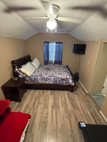 1311 Ave G, Hale Center, TX 79041