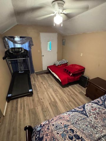 1311 Ave G, Hale Center, TX 79041