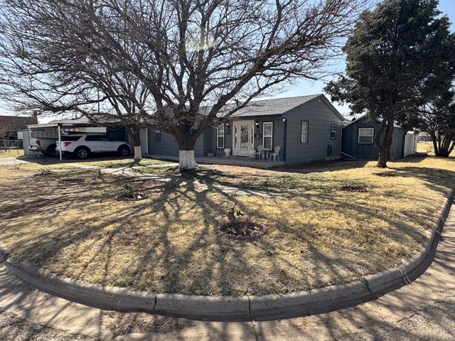 1311 Ave G, Hale Center, TX 79041