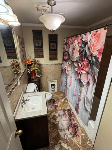 1311 Ave G, Hale Center, TX 79041