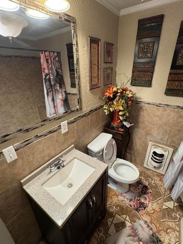 1311 Ave G, Hale Center, TX 79041