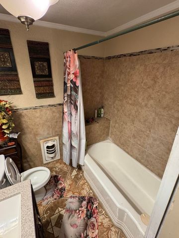 1311 Ave G, Hale Center, TX 79041