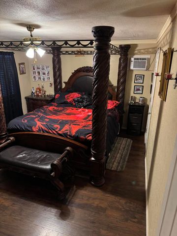 1311 Ave G, Hale Center, TX 79041