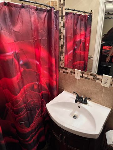 1311 Ave G, Hale Center, TX 79041