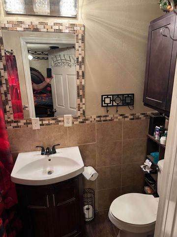 1311 Ave G, Hale Center, TX 79041