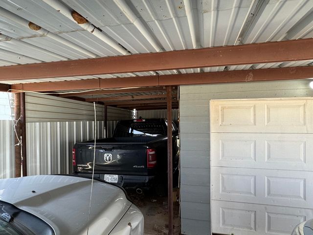 1311 Ave G, Hale Center, TX 79041