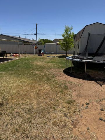 1311 Ave G, Hale Center, TX 79041