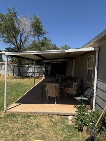 1311 Ave G, Hale Center, TX 79041