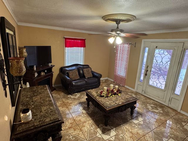 1311 Ave G, Hale Center, TX 79041