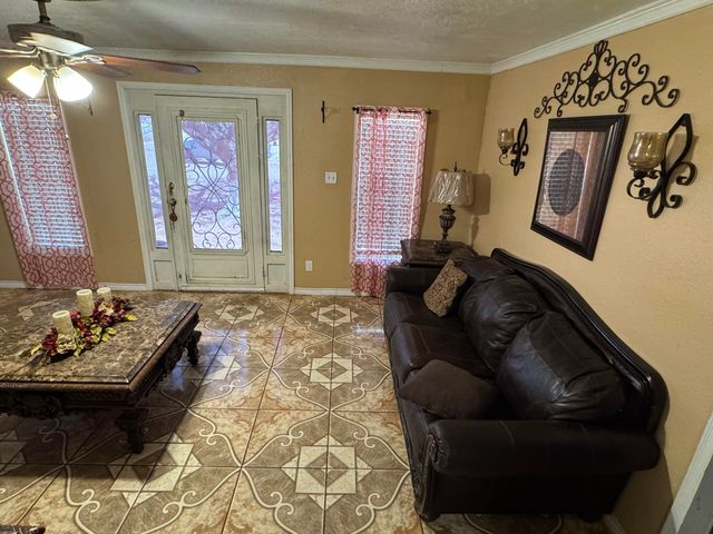 1311 Ave G, Hale Center, TX 79041