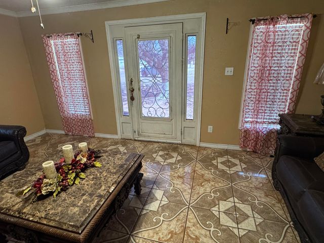 1311 Ave G, Hale Center, TX 79041