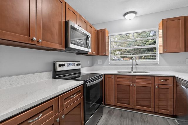 26430 SLEEPY HOLLOW STREET, Mount Plymouth, FL 32776