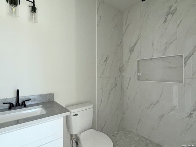 810 S San Eduardo Ave., San Antonio, TX 78228