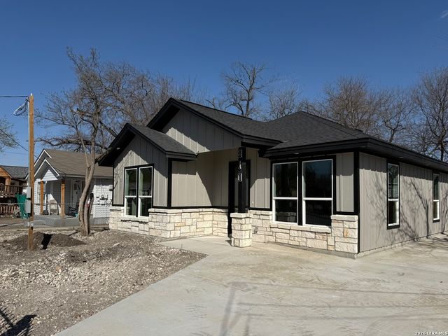 810 S San Eduardo Ave., San Antonio, TX 78228