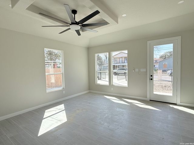 810 S San Eduardo Ave., San Antonio, TX 78228