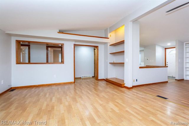 30604 Ann Arbor Trail, Westland, MI 48185