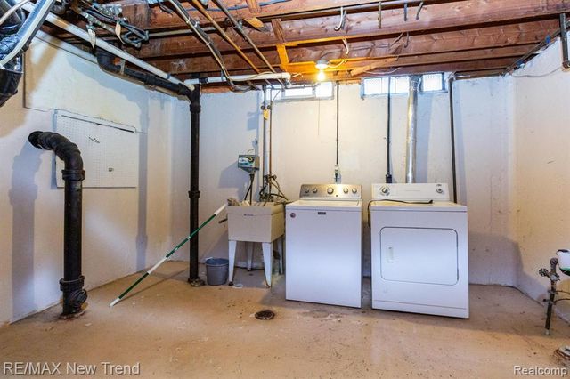 30604 Ann Arbor Trail, Westland, MI 48185