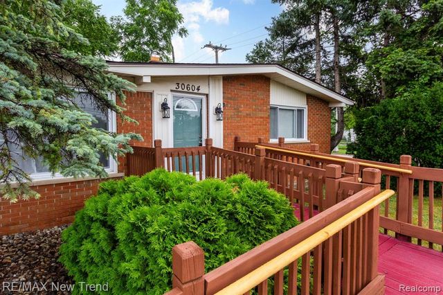 30604 Ann Arbor Trail, Westland, MI 48185