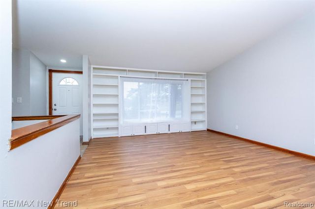 30604 Ann Arbor Trail, Westland, MI 48185