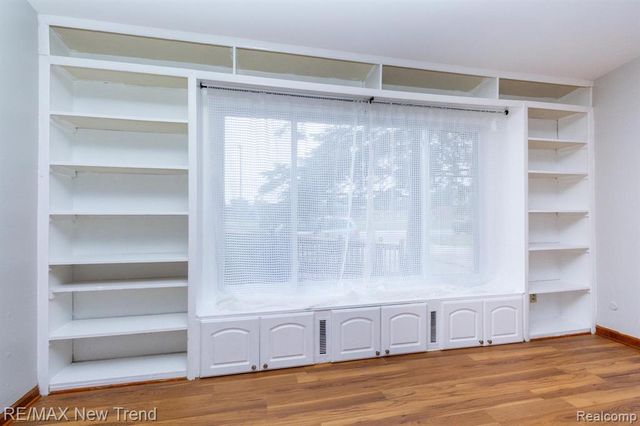 30604 Ann Arbor Trail, Westland, MI 48185