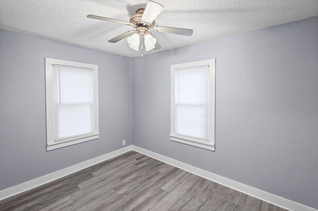 Image 16 of property listing at 506 E Elm Street, Salem, IL 62881